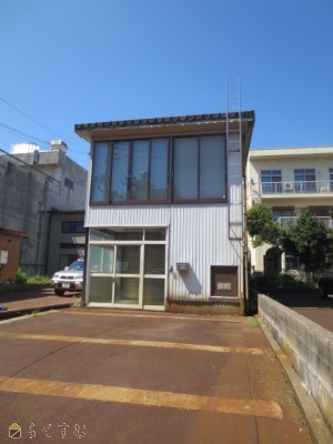 丸山内装貸事務所